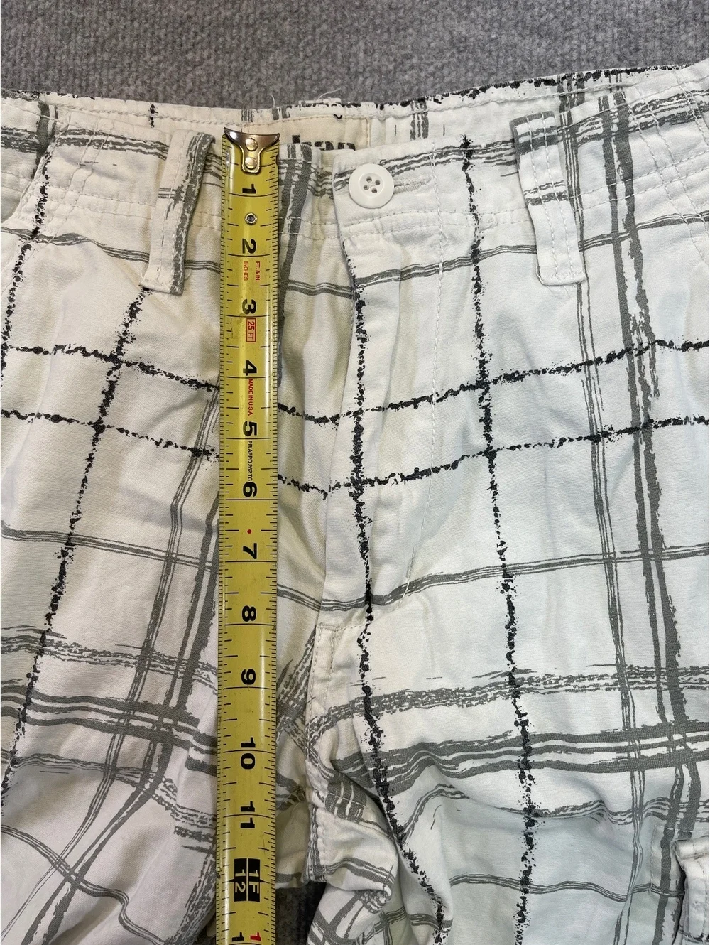 Urban Pipeline Mens Cargo Shorts Size 32 Plaid White Grey Y2K Grunge Skater